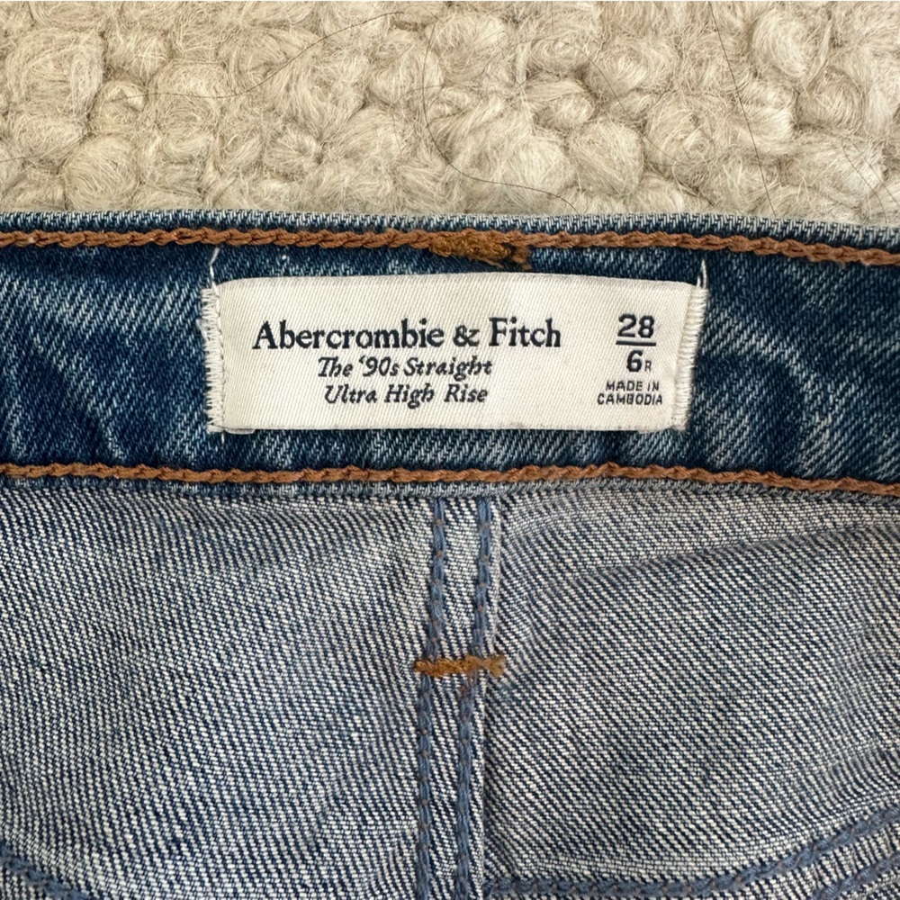 Abercrombie High Rise Jeans - Picture 4 of 5